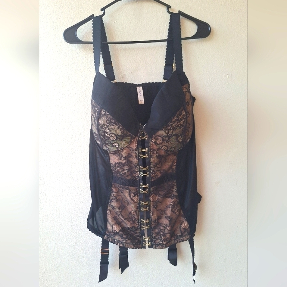 Cacique Lace Black Corset With Metal Straps and Secure Bra Strap Size 22/24 - Picture 2 of 10